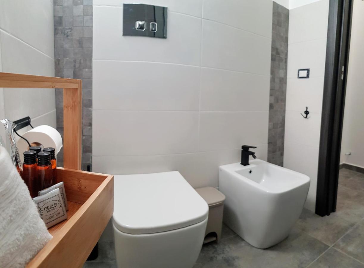 Cavour 45 - Ortigia Apartments Syracuse Bagian luar foto